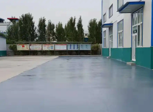 綦江彩色路面喷涂翻新的材料对冬季